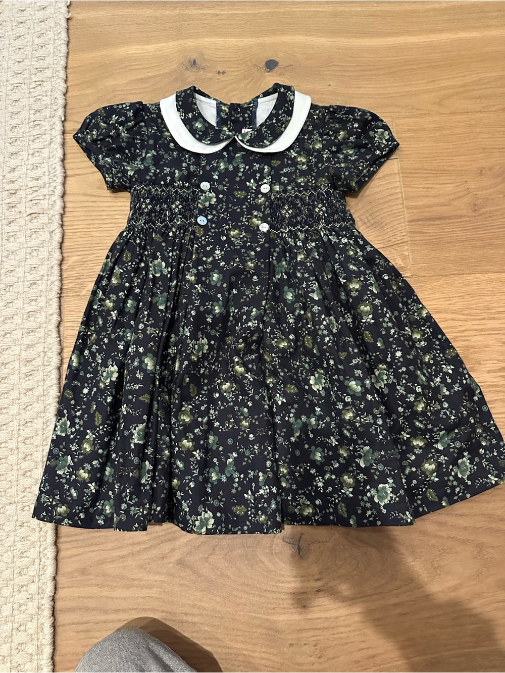 La coqueta Girls' Floral Peter Pan Collar Smocked Dress - Black/Green